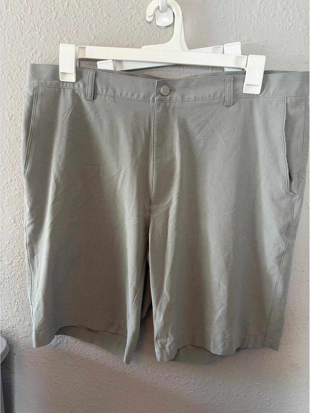Men's Peter Millar Grey Shorts size 38